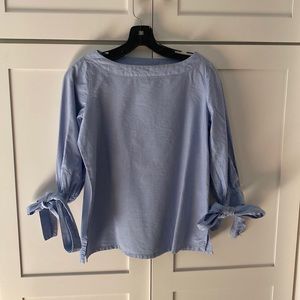 XS Madison Matthews chambray top with tie sleeves